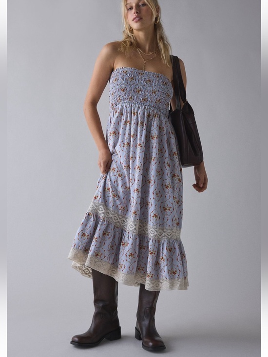 Urban Outfitters Dresses & Skirts - NWT Urban Outfitters Kimchi Blue Light Blue Floral Strapless Midi Dress L